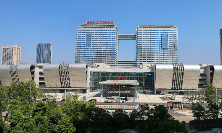 安徽医科大学第一附属医院-数量100余套(电动病床).jpg