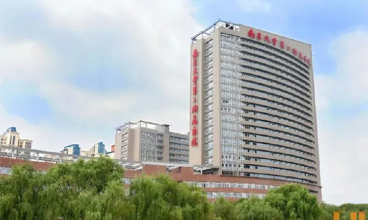 55南昌大学第二附属医院-数量3800余套.jpg