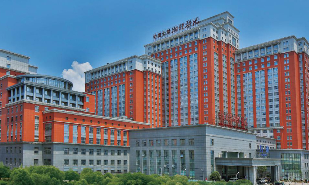104中南大学湘雅医院-数量2700余套.jpg